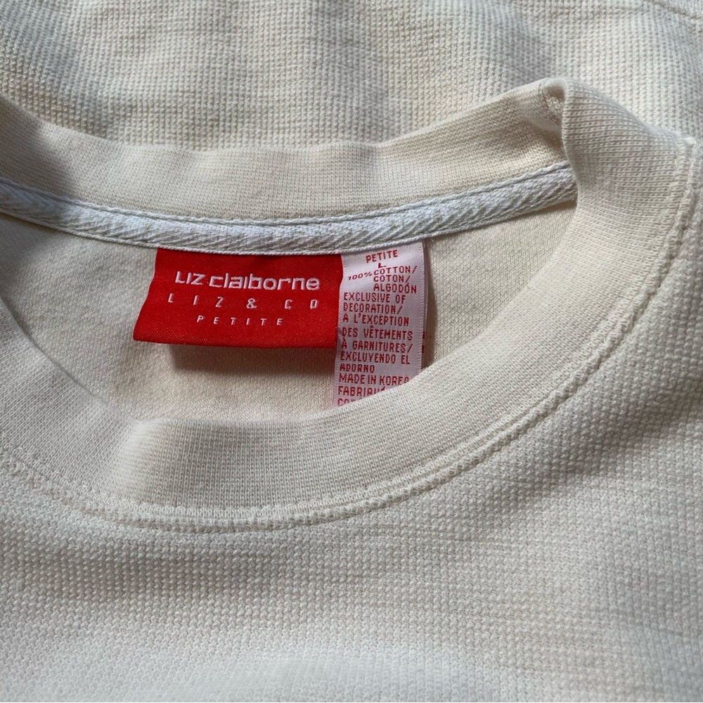 Liz Claiborne Liz & Co logo waffle texture long sleeve sweatshirt cream cropped - Picture 6 of 6
